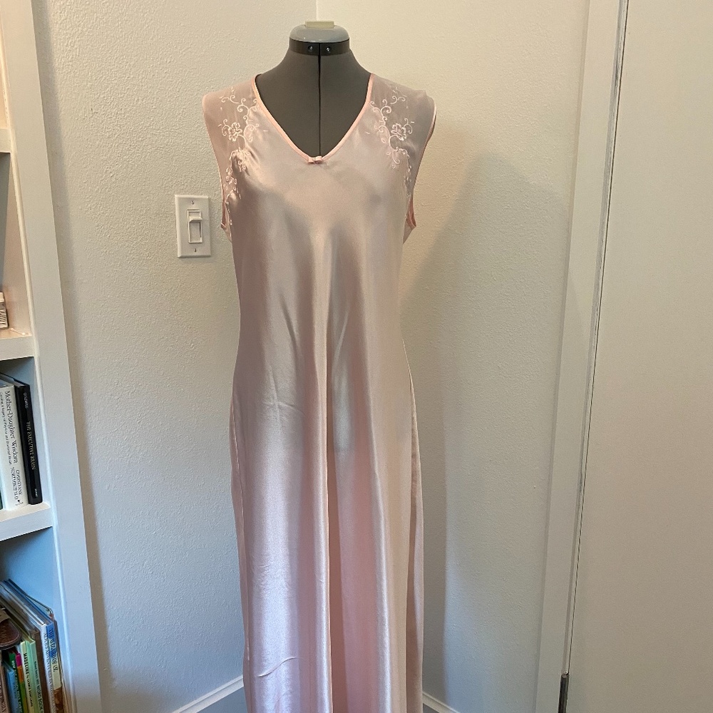 Oscar De La Renta Pink Nightgown